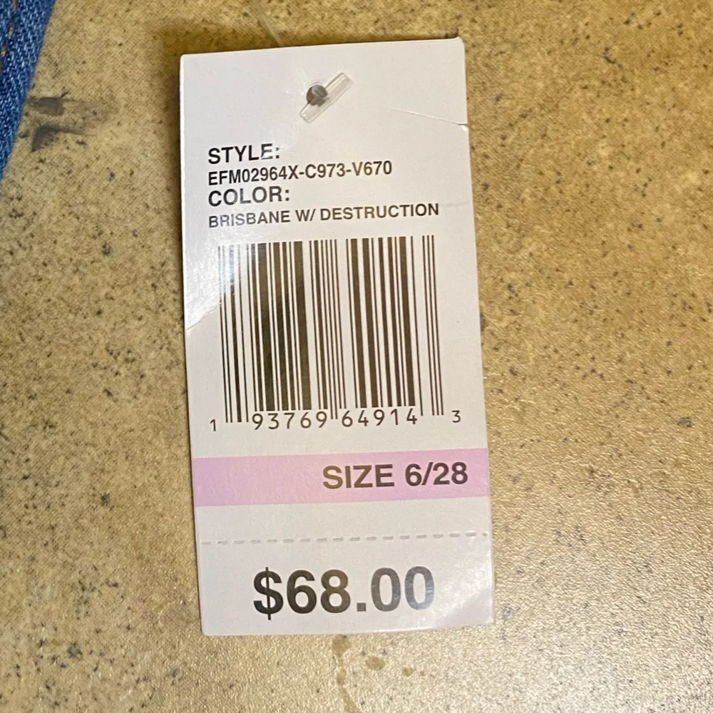 Kensie Jeans, Brisbane with destruction, The wide leg. Size 28/6 - Picture 4 of 4